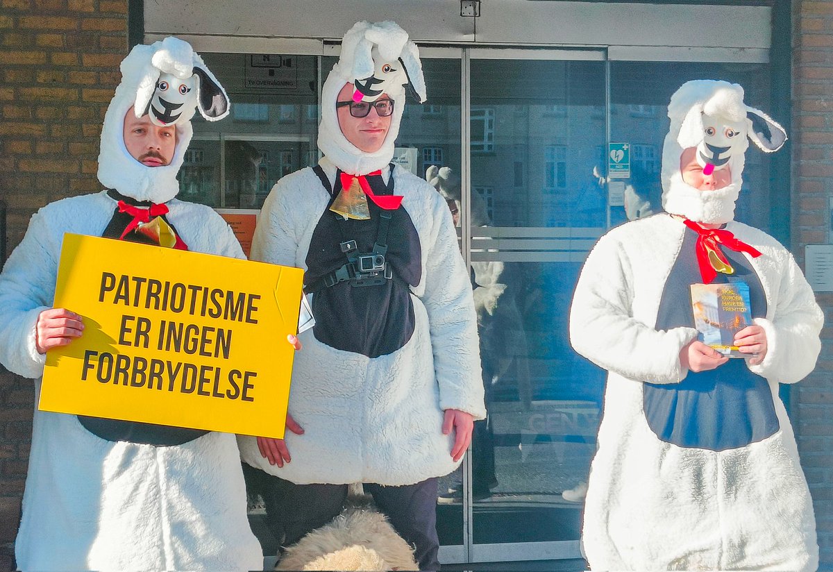 Fascister i fåreklæder 🥸🐑

Aktivister fra hele landet har i dag besøgt Århus for Mangfoldighed og Fællesinitiativet mod racisme -  udklædt som får og med 3 levende får 🐑

Vi lader ikke venstrefløjen stigmatisere fredelig og patriotisk opposition uimodsagt! 
#dkpol #dkmedier