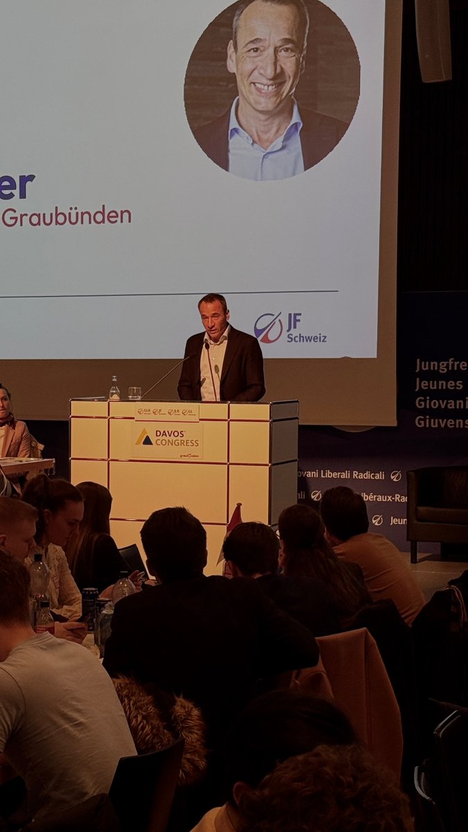 Le Conseiller d’État Martin Bühler, du canton des Grisons, adresse un message de bienvenue aux délégués ! 🏔 #JLRSC25