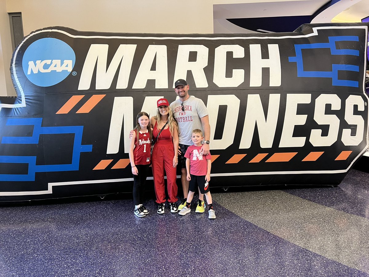March Madness with the Huskers <a href="/HuskerWBB/">Nebraska Women's Basketball</a> 🏀 #GBR #basketball finally got to meet <a href="/Brittprince23/">Britt Prince</a> 🏀❤️