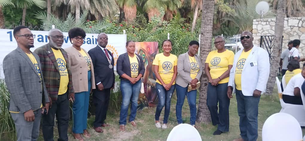 RotaractGves's tweet photo. Le Rotaract Club Mémorial des Gonaives était là le 19 mars dernier à la célébration des 10 années d’existence du Rotary Club Mémorial des Gonaives. 

Revivez en images cette belle célébration 🍾 
.
.
.
.
.
#LeadInspireGrowHopeTransform
#LightRD7020
#RotaractlsLight https://t.co/RHmjNWKx9M