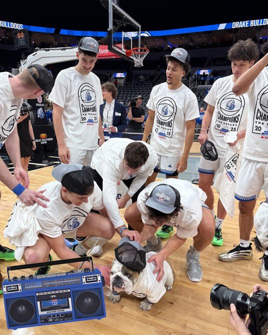 DrakeUGriff's tweet image. Look who’s got the boombox now! 😏 Now I wait for the NIL deals to be negotiated… 🤑 @DrakeUniversity @DrakeBulldogsMB @NCAA @MarchMadnessMBB