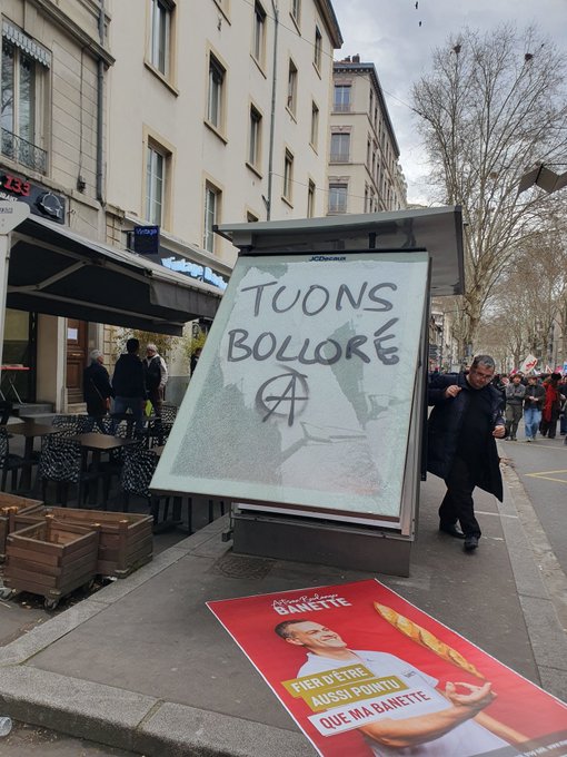 CeccatoMarion's tweet image. Voilà la manifestation de #LFI ! 
Une honte ! 😡😡😡
L&apos;#extremedroite c&apos;est eux !!!!!! 
#dissolutionlfi 
#lafranceislamiste C&apos;EST NON ! 
PAUVRE FRANCE ! 

#manifestation22mars #manifestation #manif22mars  #Manifcontreleracisme