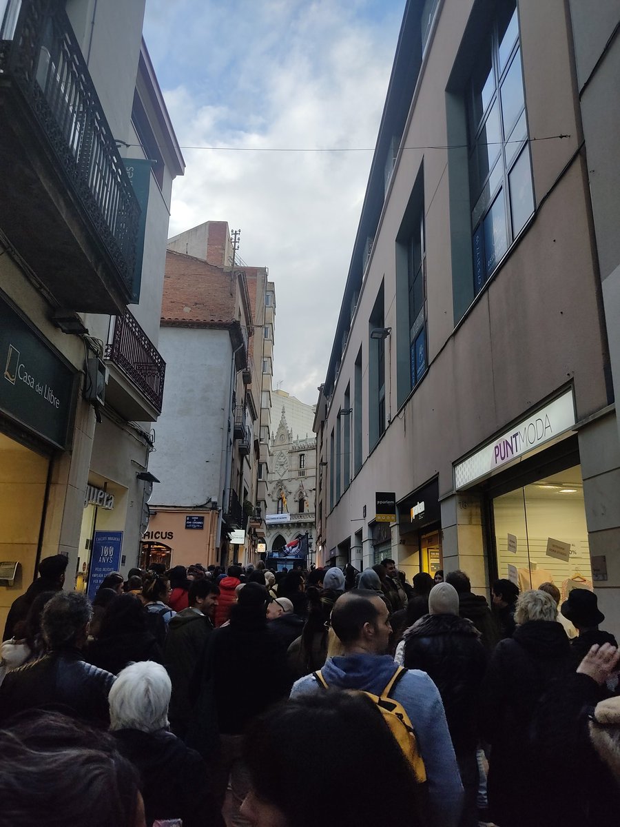 Fora feixistes dels nostres barris! Terrassa serà la tomba del feixisme

#StopVOX #antifeixistes