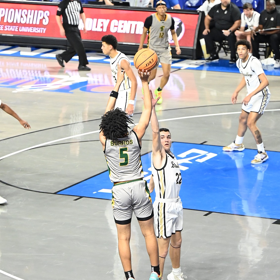The Hillsboro Burros are playing Oak Ridge in the Championship tonight after defeating Bradley Central last night 63-48. Tickets to see them play at the Murphy Center tonight at 6:30 p.m. are available at gofan.co/event/3161285?…

Or you can tune in on MyTV30 or stream online via