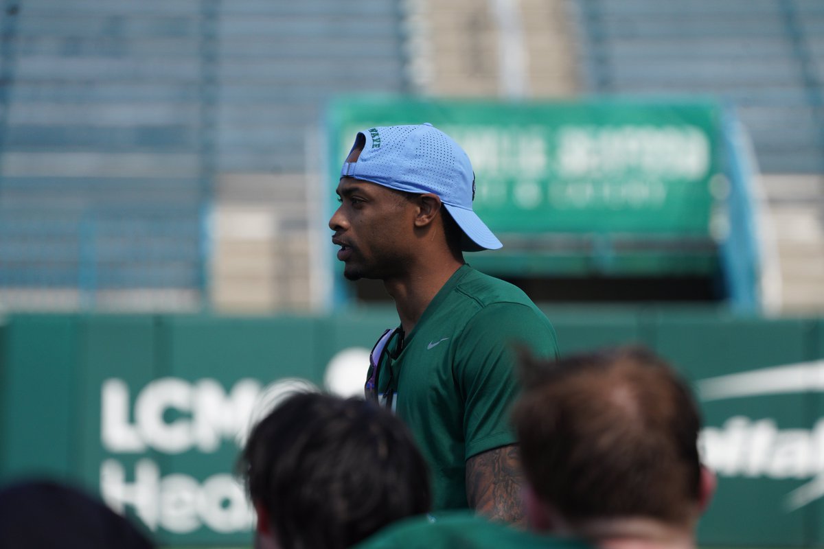 Had some Tulane greats with us at practice today! 

#UptownFootball