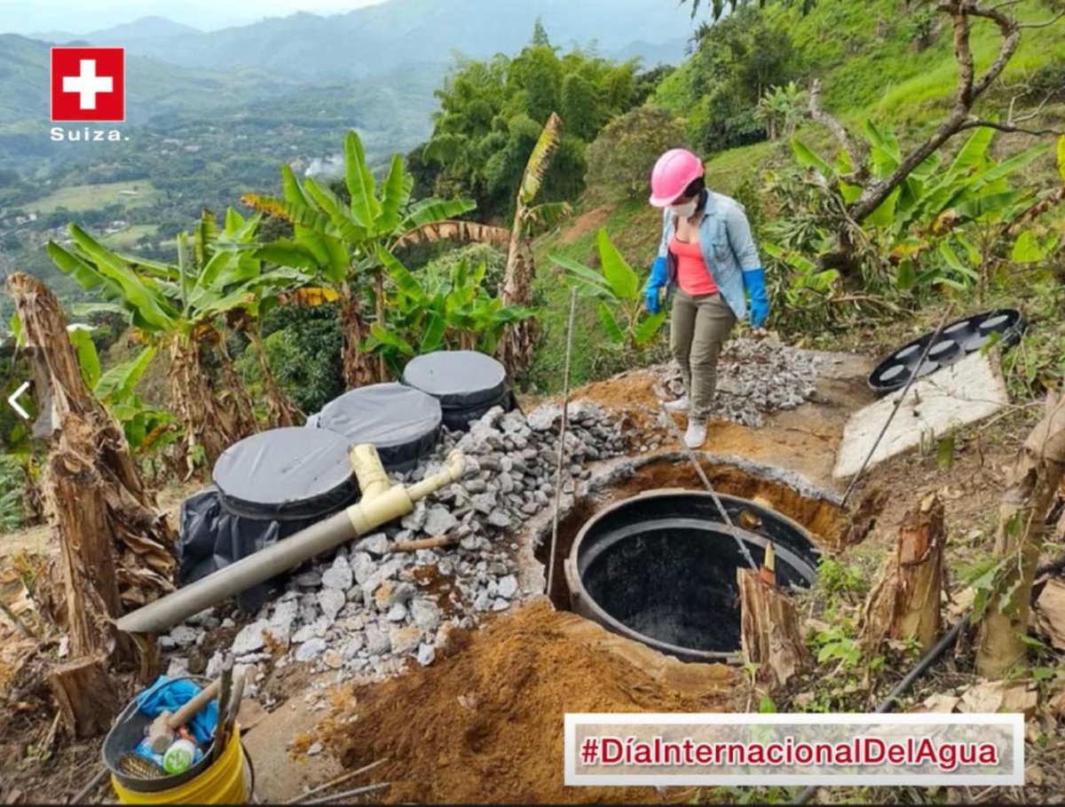 EmbSuizaPeru's tweet photo. Por el #DíaMundialdelAgua💧, el #HubRegionalLima 🇨🇭 participó en la mesa técnica “Agua y comunidad”. Destacó que es necesario continuar impulsando soluciones integrales para mejorar la gestión y sostenibilidad de sistemas rurales.
Conoce más de #SIRWASH: https://t.co/SI4bvEOLLf https://t.co/IVkgdx6MKi