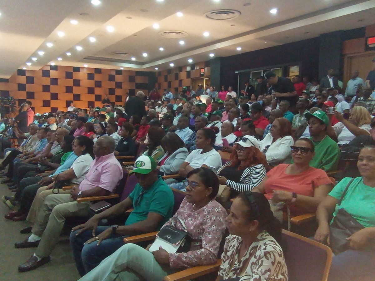 luisomarcaceres's tweet image. Una Secretaría General con estructura, planificación y cercanía a la base es esencial. Eso es lo que plantea @antonioflorian_ para este nuevo periodo. #Unir #Consolidar #Ganar #peñita