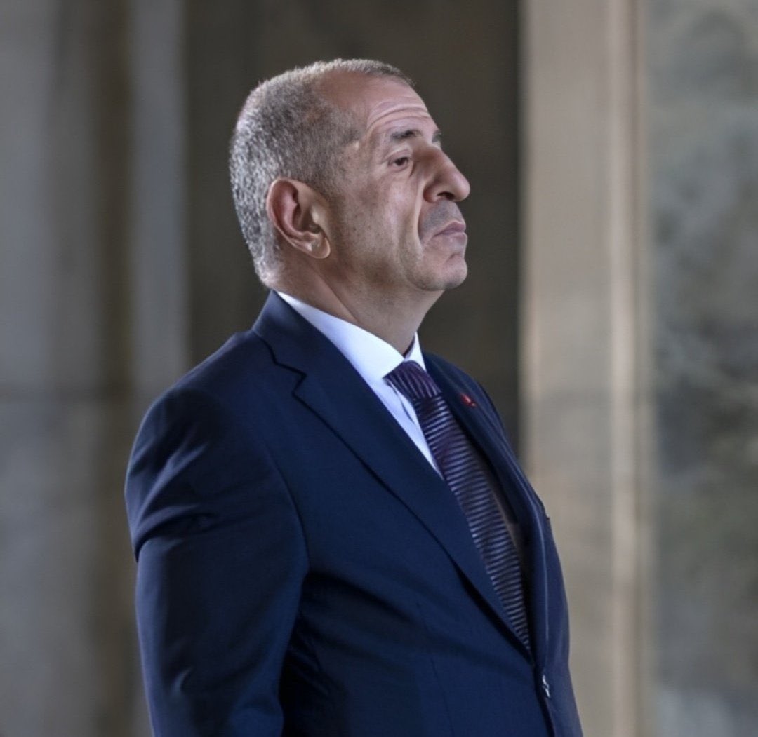 #SONDAKİKA | Ümit Özdağ'dan eylemlere destek:

"Sivil sıkıyönetime karşı duruşunuzu saygı ile selamlıyorum. 

Demokrasi ve hukuk devletine sahip çıkın, savunun. Asla aramıza sokulabilecek provokatörlere fırsat vermeyin. Yasaları çiğnemeye teşvik eden olası ajan provokatörlerden