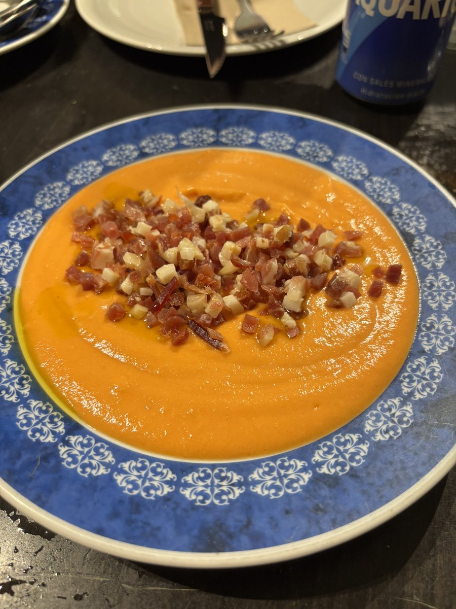 En cada sitio lo típico , y hoy no podía faltar este salmorejo 

Sin palabras