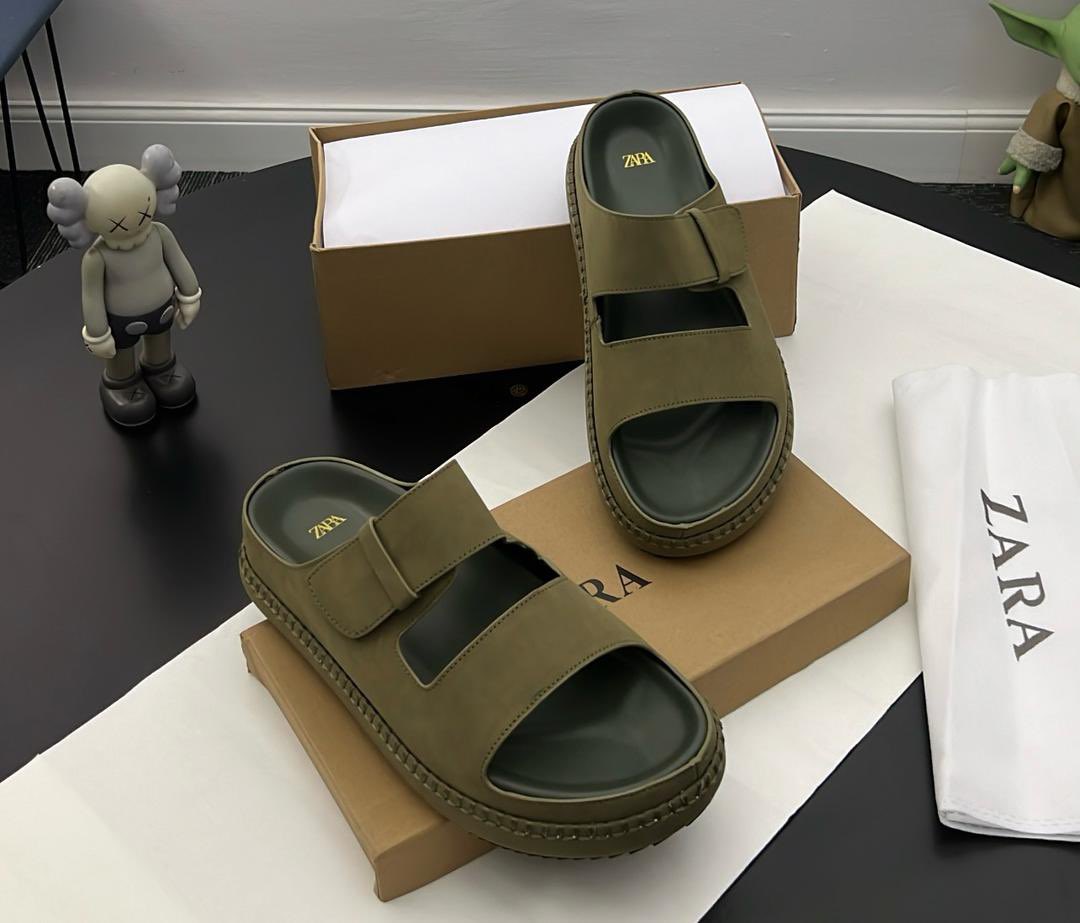 ChiwearsStore's tweet image. *MOST WANTED 🥵 🔥…* #Choco-Brown

*#NotTheRegular* 

ZARA  - SLIDE

Size: 40-46