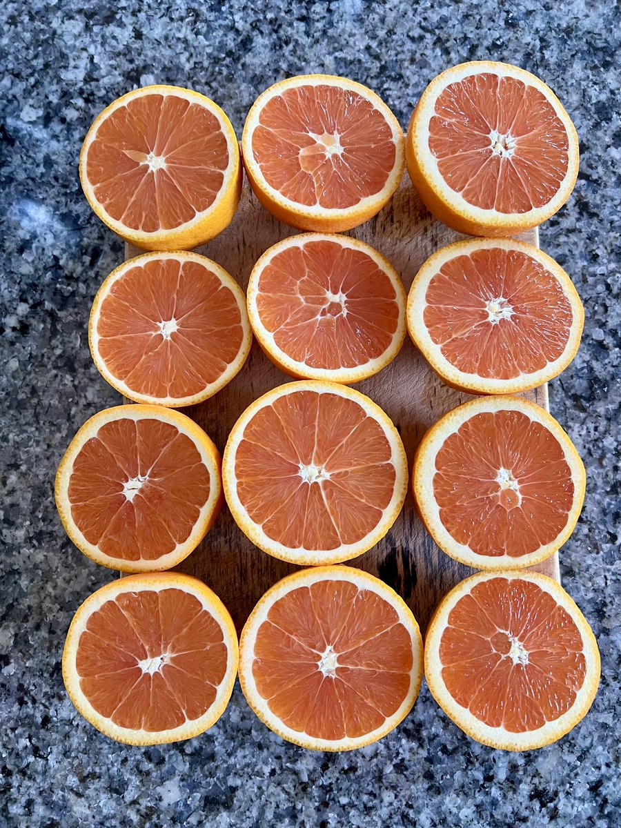 RwVgnAdvice's tweet image. These Khasab dates are one of the oldest varieties and went perfect with my fresh organic Cara Cara orange juice this morning 🍊🌴

Living raw vegan is high vibes! 🌈✨ 

#RawVegan #PlantBased #HighVibes #HealthyLiving #KhasabDates #CaraCaraOrange