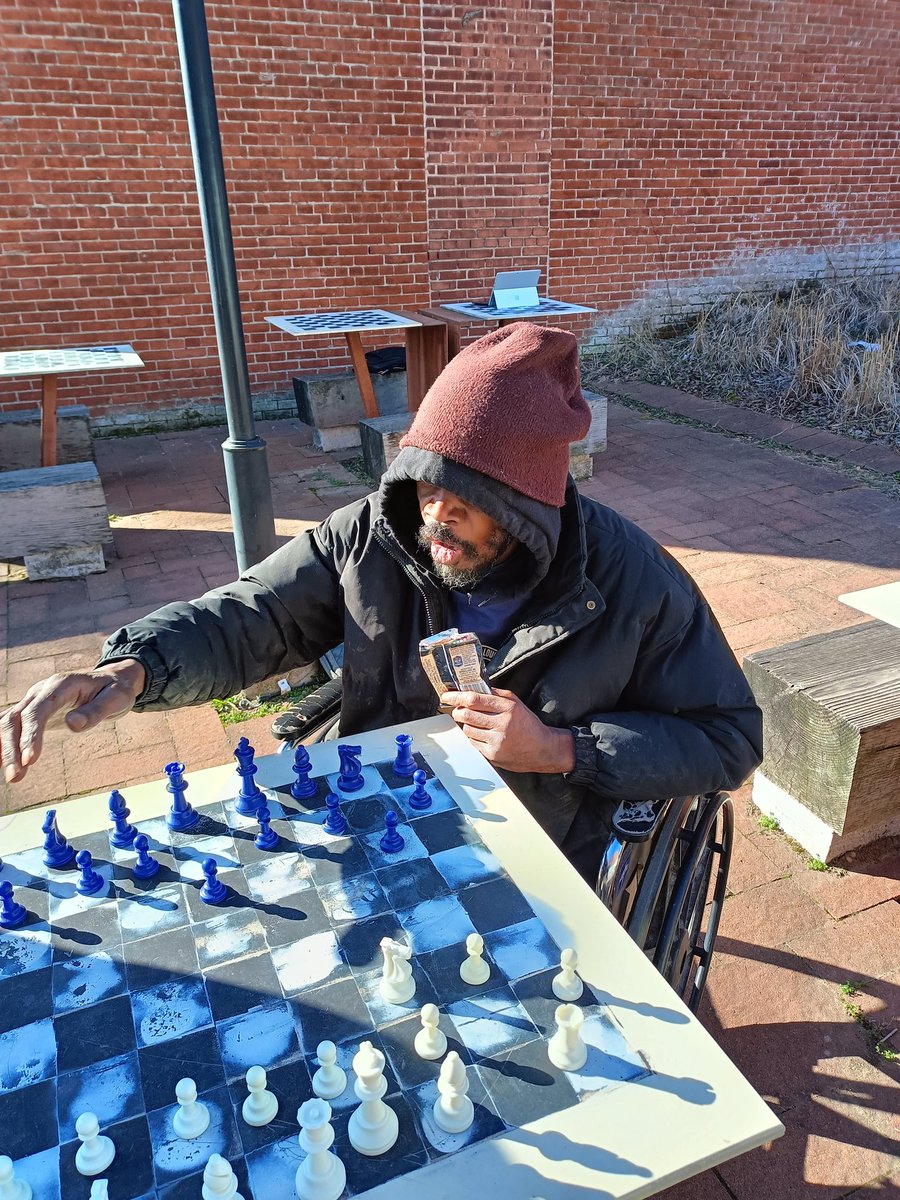 TremeChessClub's tweet photo. Chess at the chess pocket park today. #chess #stl #dog #hund #scach https://t.co/X48cDFdqXp