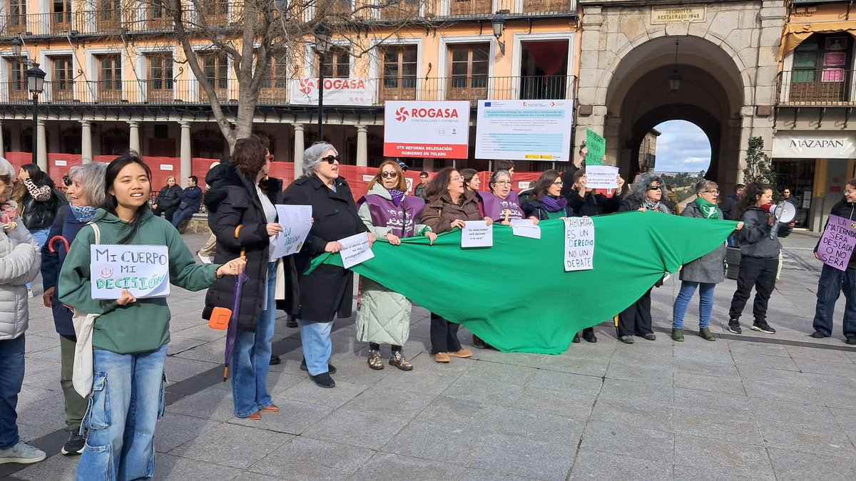 8m_toledo's tweet photo. La Plataforma 8M Toledo salimos a la calle CONTRA LA NEGACIÓN de NUESTRO DERECHO AL ABORTO, acompañando a las jóvenes de la UPE. En respuesta a los actos organizados por aass antiabortistas apoyadas por el EdeG del Ayuntamiento de Toledo.
#FueraLosRosariosDeNuestrosOvarios https://t.co/7fQkzwsc66
