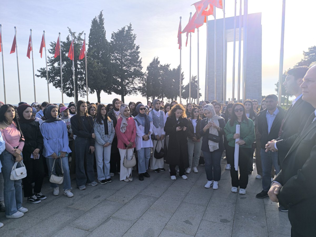 Gençlerimiz ile yaptığımız Şehitler abidesi ziyaretine Genel Müdürümüz Sayın Enes Efendioğlu Bey de eşlik etti.
<a href="/OA_BAK/">Dr. Osman Aşkın Bak</a> 
<a href="/gencliksporbak/">Gençlik ve Spor Bakanlığı 🇹🇷</a>