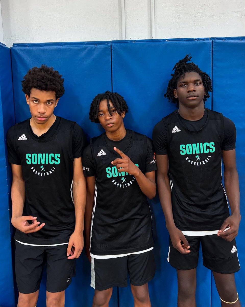 sfsonics's tweet image. South Florida Sonics 16u with a 49-18 W at @hoopfluence Chasing the Chains. 🔒

Shiloh DeAbreu led all scorers with 23 points, Devin Charles added 10 points, and Ari Chenet finished with 9 points. #SonicGang // #BTA