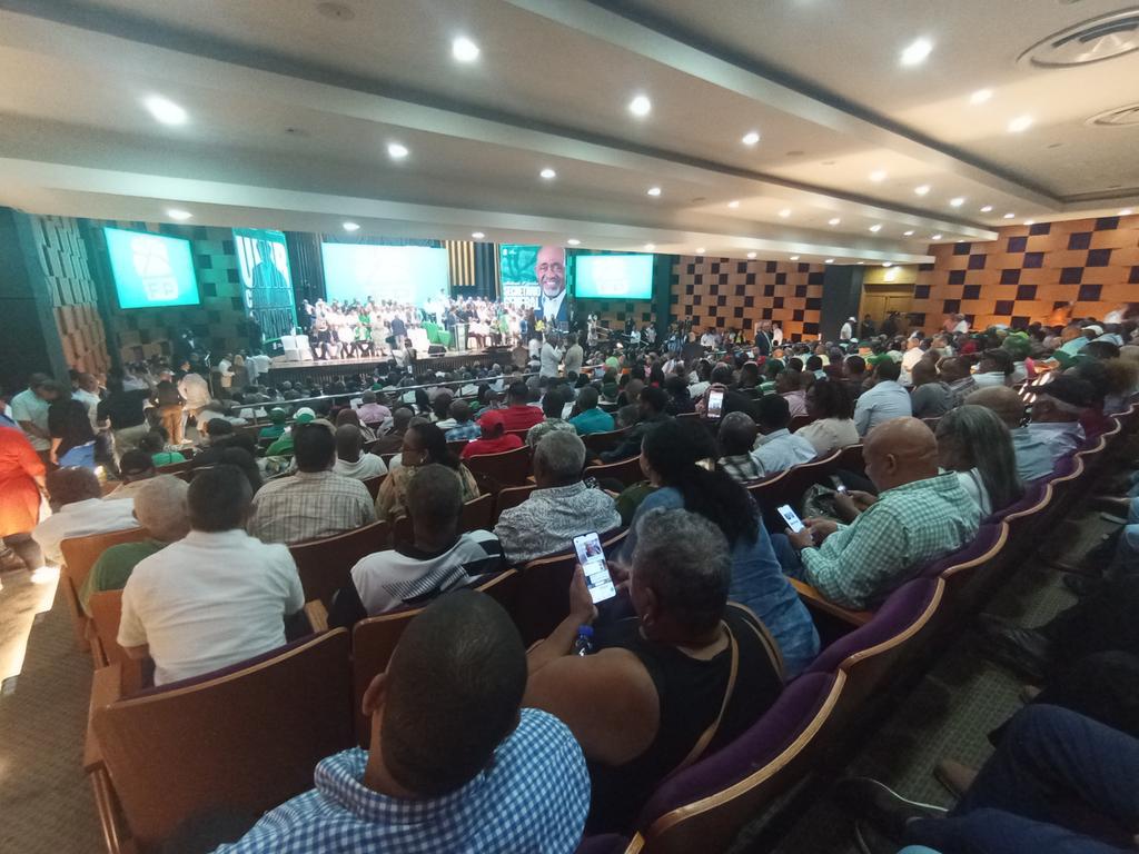 luisomarcaceres's tweet image. Peñita propone reforzar el funcionamiento interno de @FPcomunica con sistemas de evaluación y dirección colectiva para garantizar cumplimiento y orden. #Unir #Consolidar #Ganar #leonel #peñita #fuerzadelpueblo