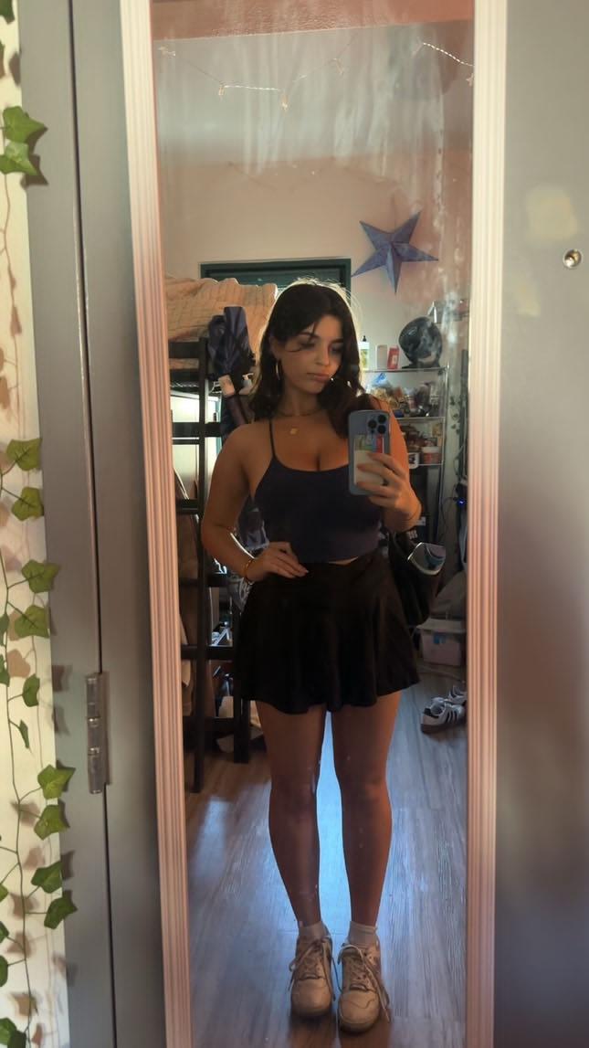 ownerellarose's tweet image. gym brats own ur wallet loser 🫵🏻