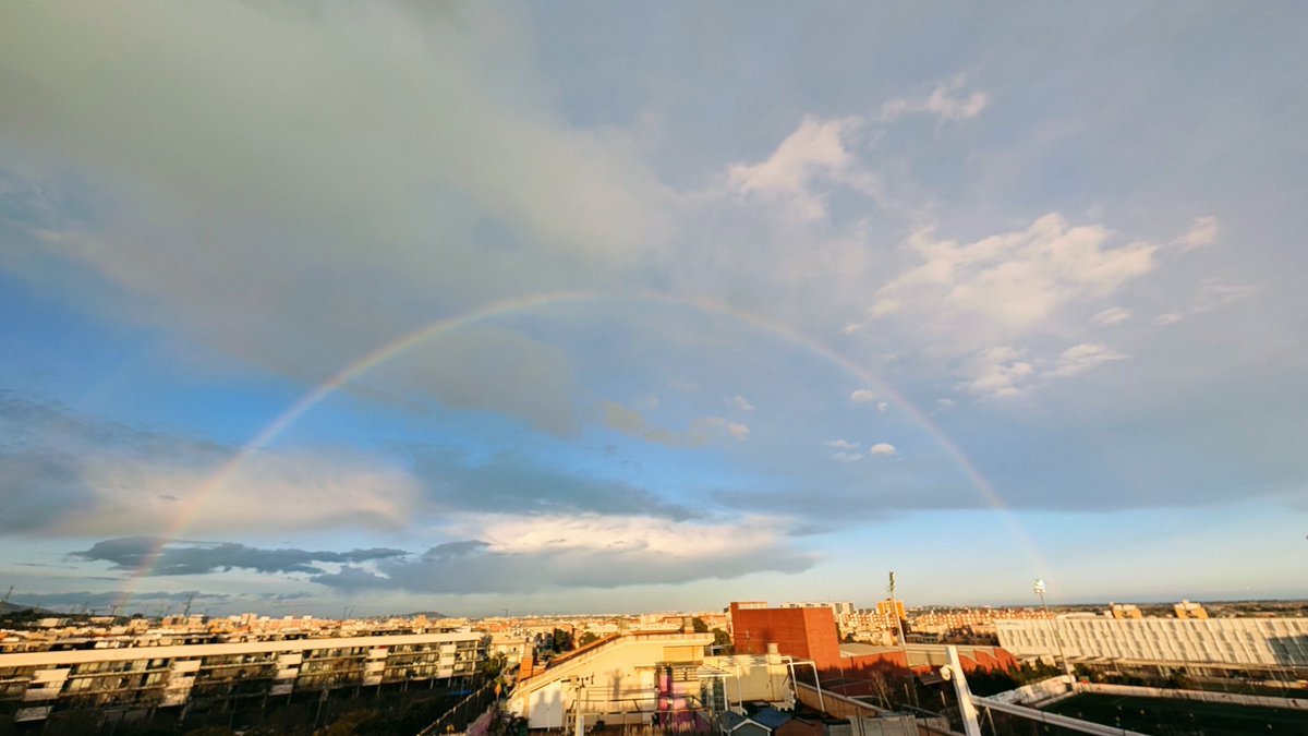 VictorFerriz's tweet image. Arc de Sant Martí de regal per acabar el dia a Viladecans #ElTemps3Cat