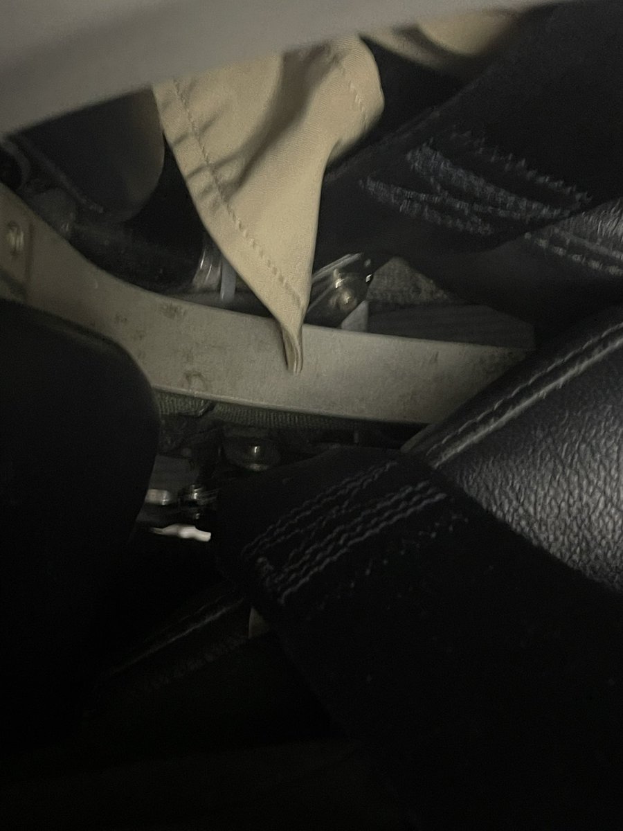 Nourbenbrahim18's tweet photo. And the worst airlines goes to @AirFranceFR 😡😡😡
Delayed flight
Dirty airplane
Luggage didnot arrive.

@SwissportBags @swissportNews 
Check your Algiers airport departament because no one is ansewring all day !!!
Screenshot will follow ! https://t.co/irrQDJwaBw