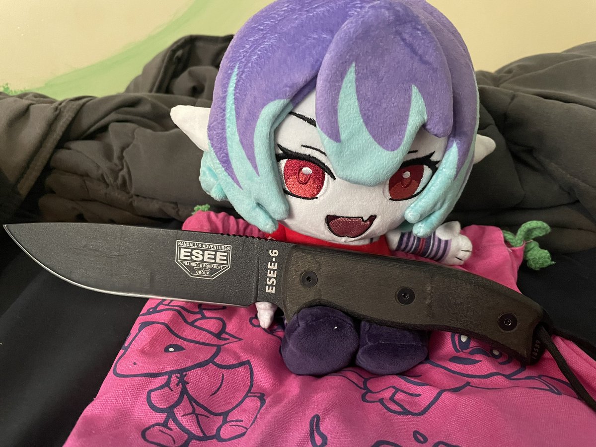 Mim plushy is here! And she craves violence.