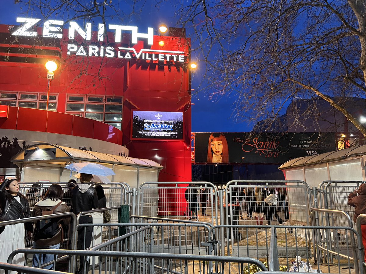 ayirosie's tweet image. @lakompaake 

#JENNIEinParis #RUBY #RubyExperienceParis