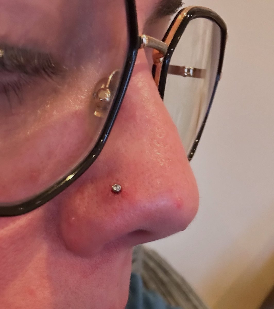 eating ꙮnly apples 🍏 tweet media