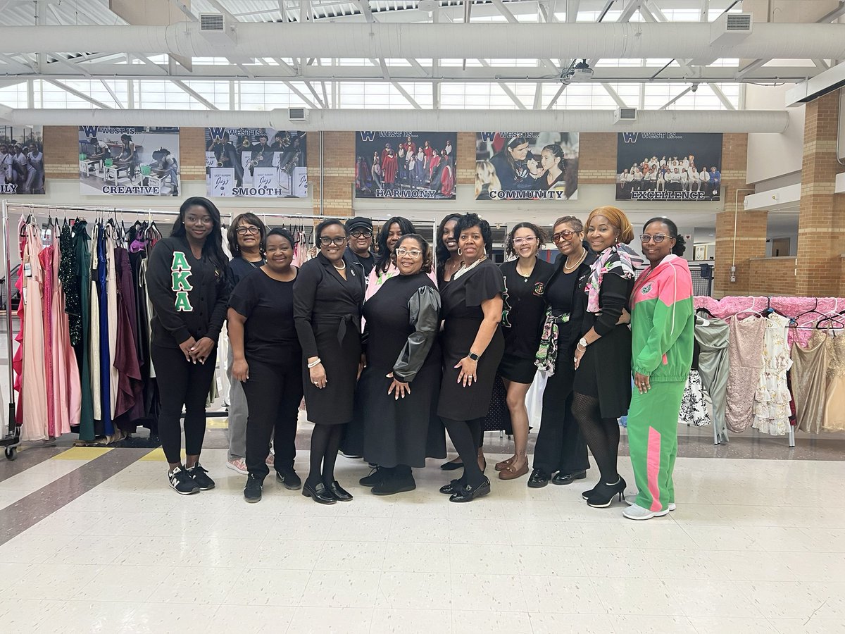 A huge thank you to the amazing ladies of Alpha Kappa Alpha Sorority, Inc., Lambda Alpha Omega Chapter, for hosting a FREE prom pop-up shop for our Blackhawks! 

A total of 2️⃣6️⃣ students said ‘YES TO THE DRESS’ and left with a fabulous prom outfit! 🎉👗
