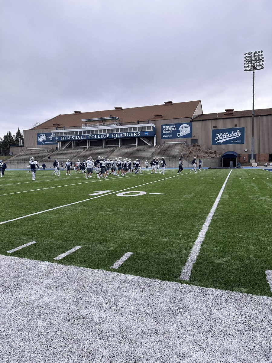 I had an absolutely great time at Hillsdale College this morning! I can’t wait to be back on campus! <a href="/Hillsdale_FB/">Hillsdale Football</a> <a href="/CoachDeckard/">Riley Deckard</a> <a href="/coach_galvan/">Nick Galvan</a>