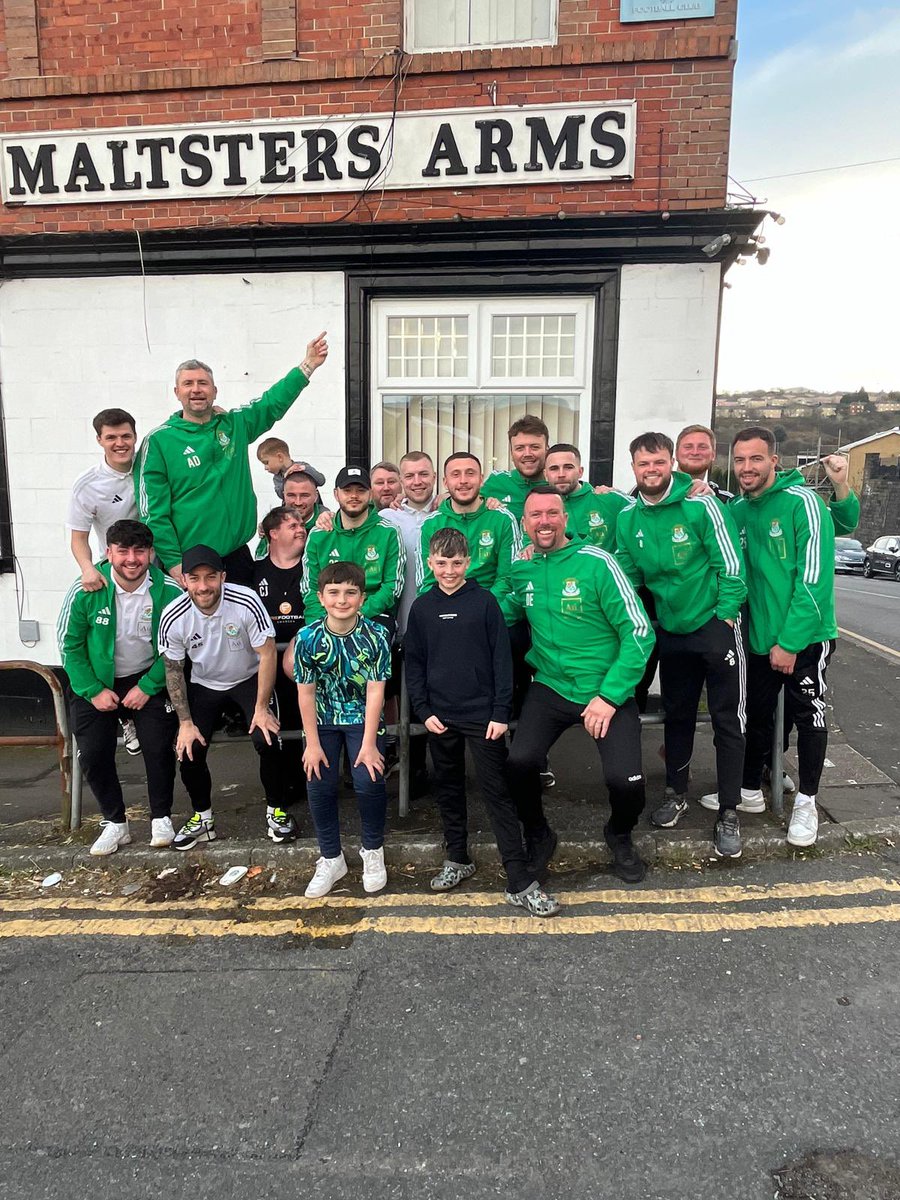 There is in fact only 1 proper team playing in Mumbles 🙌⚽️

#fitness 🍀💚