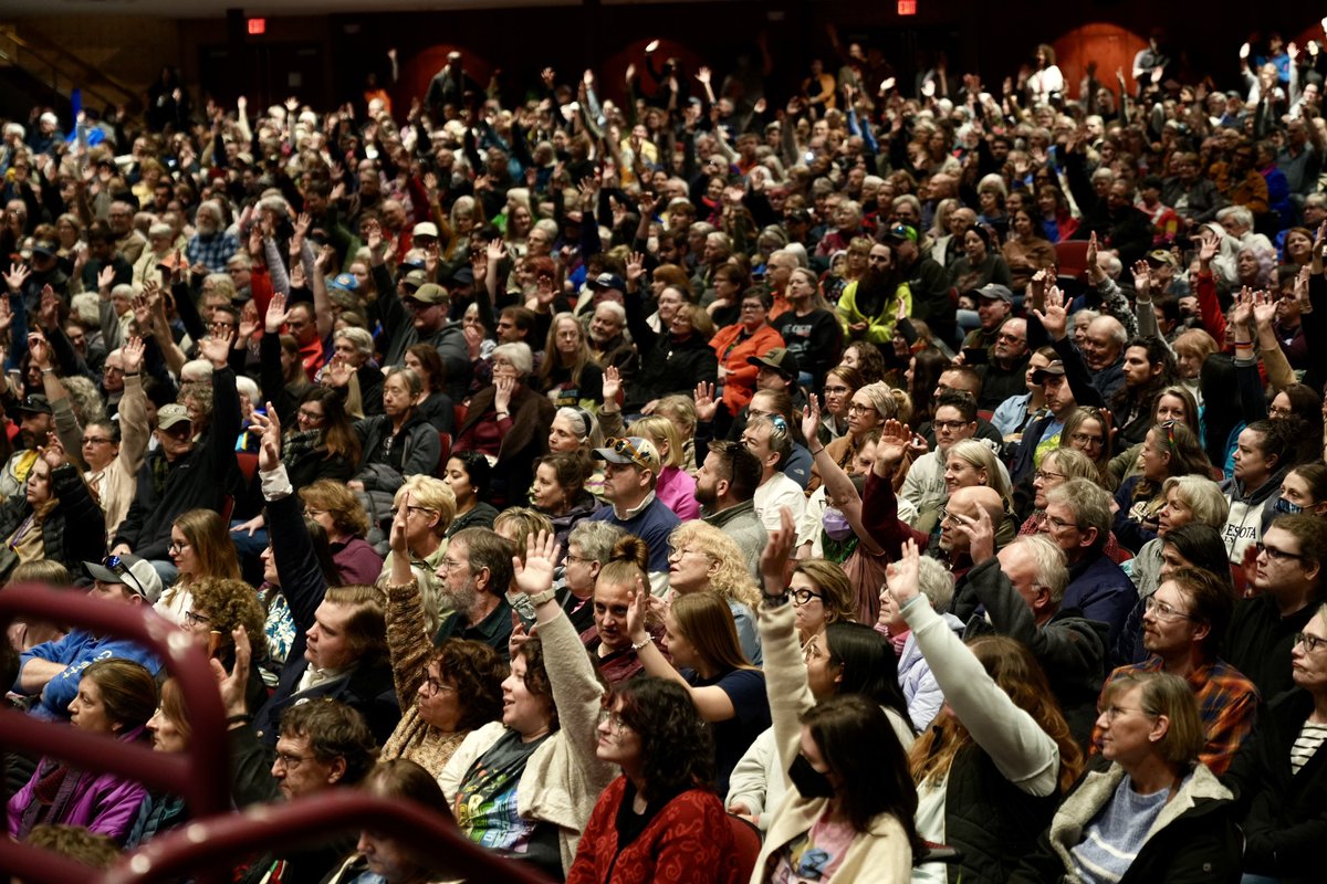 Tim Walz tweet media