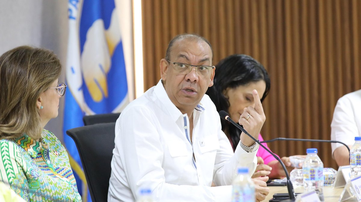 Hoy compartimos una jornada productiva en la Dirección Ejecutiva de nuestro partido <a href="/PRM_Oficial/">PRM</a>, donde reafirmamos nuestro compromiso con el pueblo dominicano, la unidad y el trabajo constante que son lo que nos guíaran  hacia un futuro más próspero para todos. 🇩🇴💙 

¡Seguimos