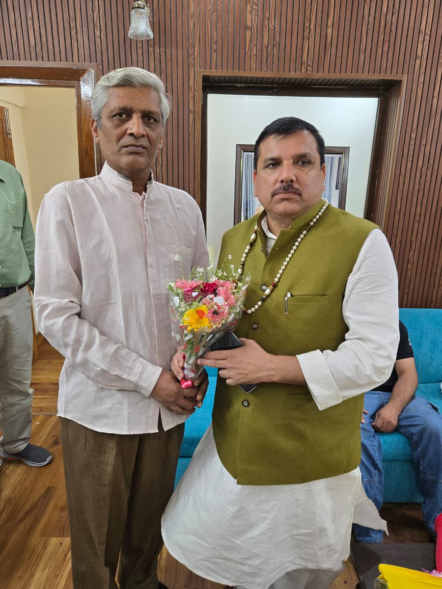 आम आदमी पार्टी के वरिष्ठ एवं जुझारू नेता  <a href="/SanjayAzadSln/">Sanjay Singh AAP</a> जी के जन्मदिवस के शुभ अवसर पर आदर्श नगर विधानसभा के अध्यक्ष  <a href="/vipingupta01/">Vipin S Gupta</a> के साथ जाकर बधाई और हार्दिक शुभकमनाये दी