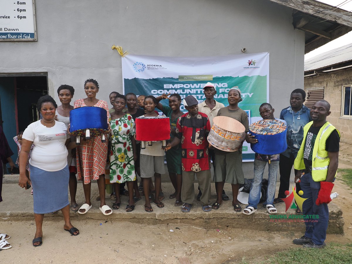 YASIFnigeria's tweet photo. Meet the community, transforming plastic waste into opportunity.

 @YASIFnigeria through #ECPS Initiative engages Esierebom Community in Cross River State, in turning used plastic pet bottles into eco-friendly side stools. 

This innovative process promotes a circular economy. https://t.co/dB6ItUVP0U