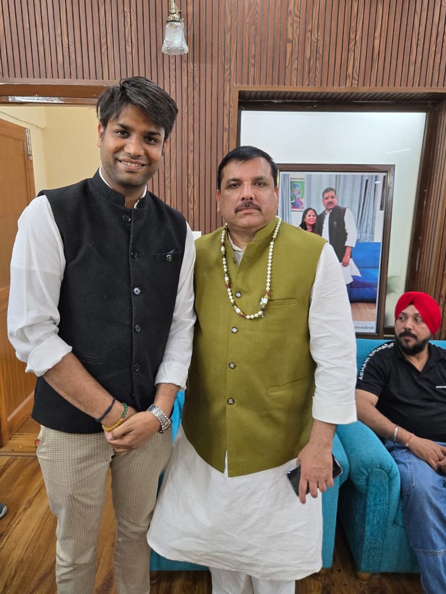 सड़क से लेकर सदन तक जनता की आवाज बुलंद करने वाले मेरे बड़े भाई एव आम आदमी पार्टी के वरिष्ठ नेता और राज्यसभा सांसद श्री <a href="/SanjayAzadSln/">Sanjay Singh AAP</a>  जी को जन्मदिन की हार्दिक शुभकामनाएं 💐
भगवान से आपके उत्तम स्वास्थ्य एवं दीर्घायु की कामना करता हूं।

#SanjaySingh #AAPPunjab #AamAadmiParty