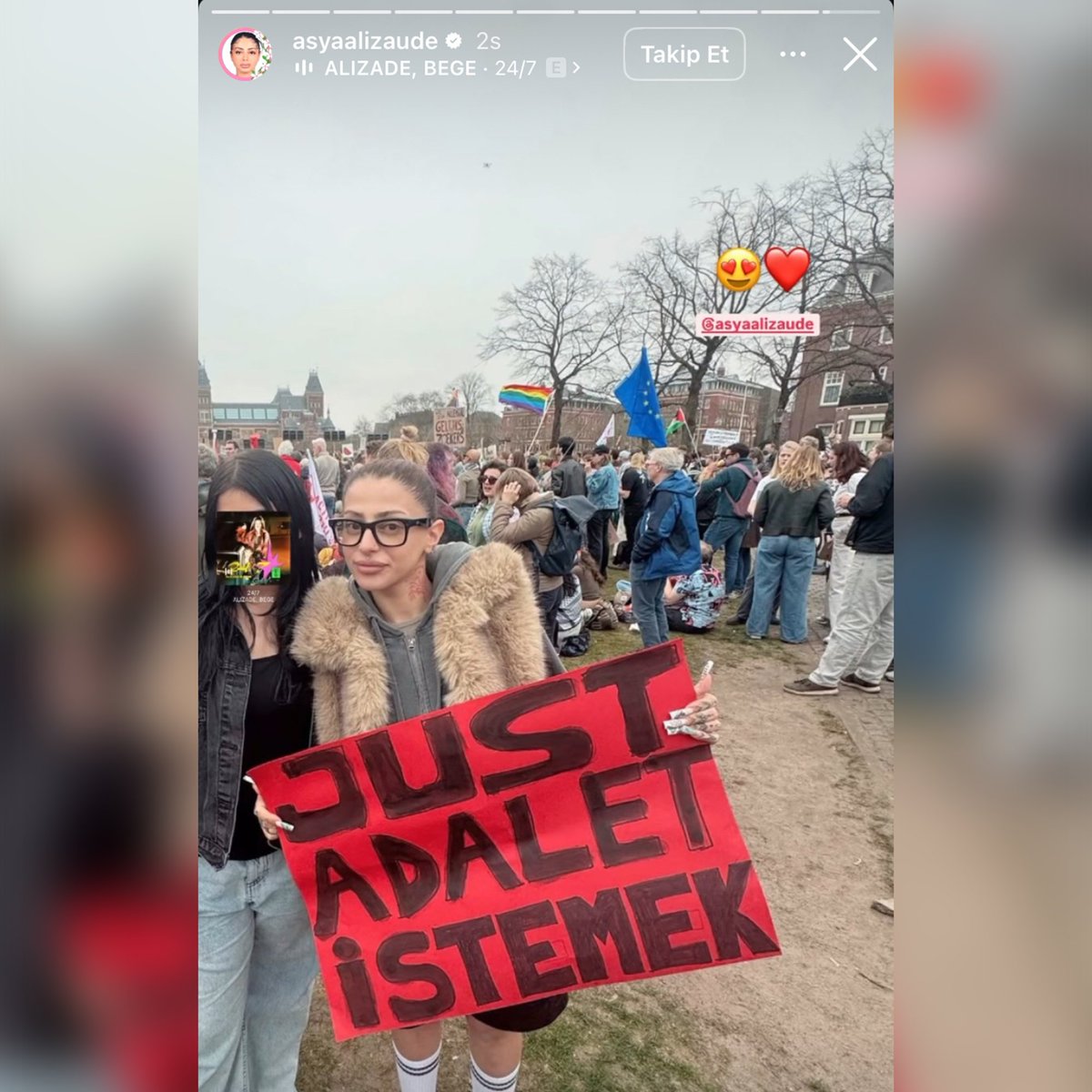 Türkiye'den sınır dışı edilen Alizade, yurt dışında protestolara katıldı.