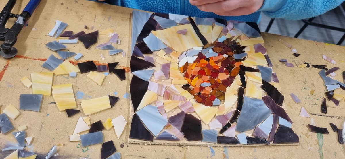 A little Robin is taking shape, a few peices to finish &amp; then it will be time to add the grout.

Glass Mosaics class in Crumlin College 

Follow us each week ~ for project updates. 🌳 

Every Wednesday evening ~ 7pm to 9pm

Contact for more information  ~ 😀