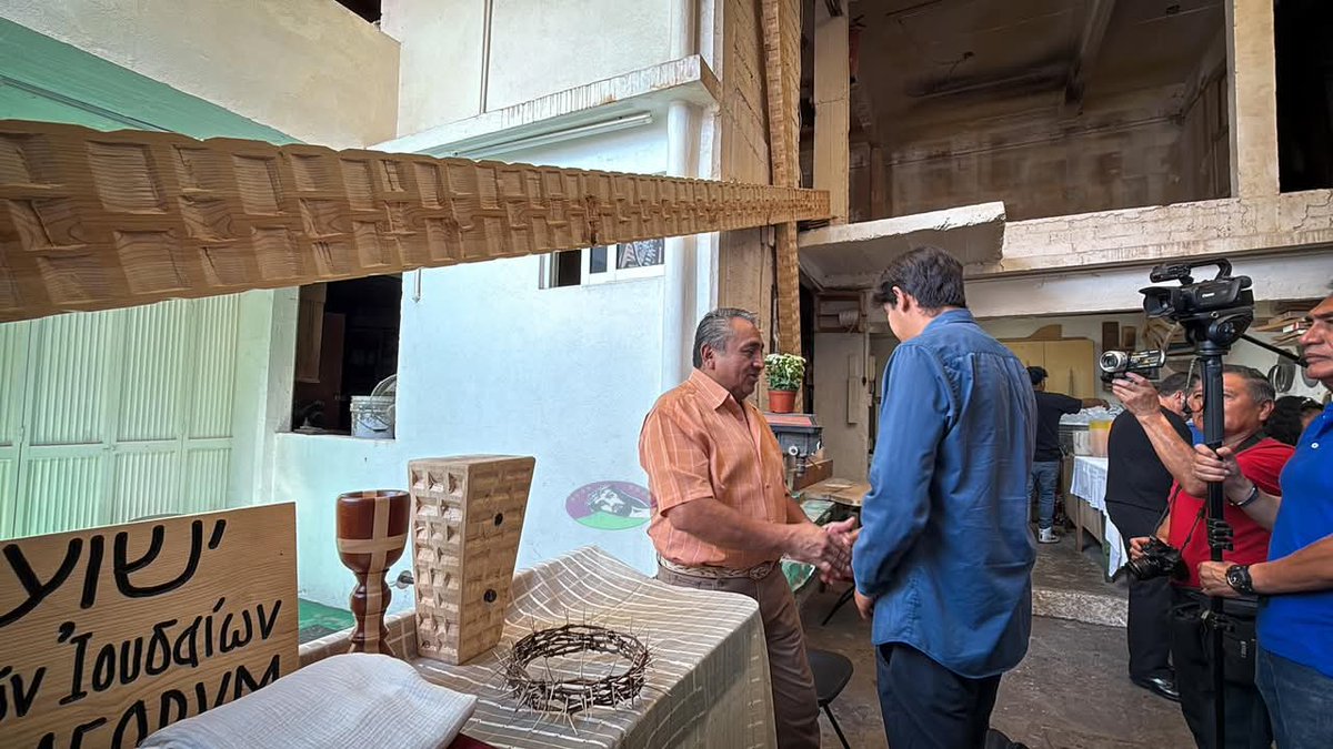 Como ya es tradición, el día de hoy 19 de marzo, fecha en que se celebra a San José, acudimos al hogar de la Familia Juárez para la bendición de la Cruz que utilizará Julio Olivares el próximo #ViernesSanto en la #182Representación.