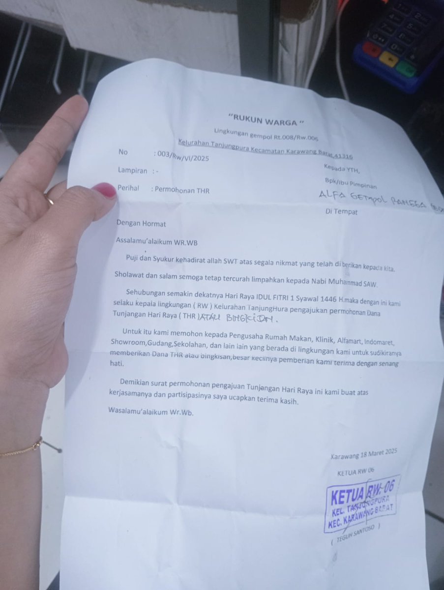 Liezz95's tweet photo. @NenkMonica Nih, toko aku juga di kasih ginian. Padahal tiap bulan iuran lingkungan sama sampah 500k an. Ada gila2nya emang https://t.co/0Va2woXhdM