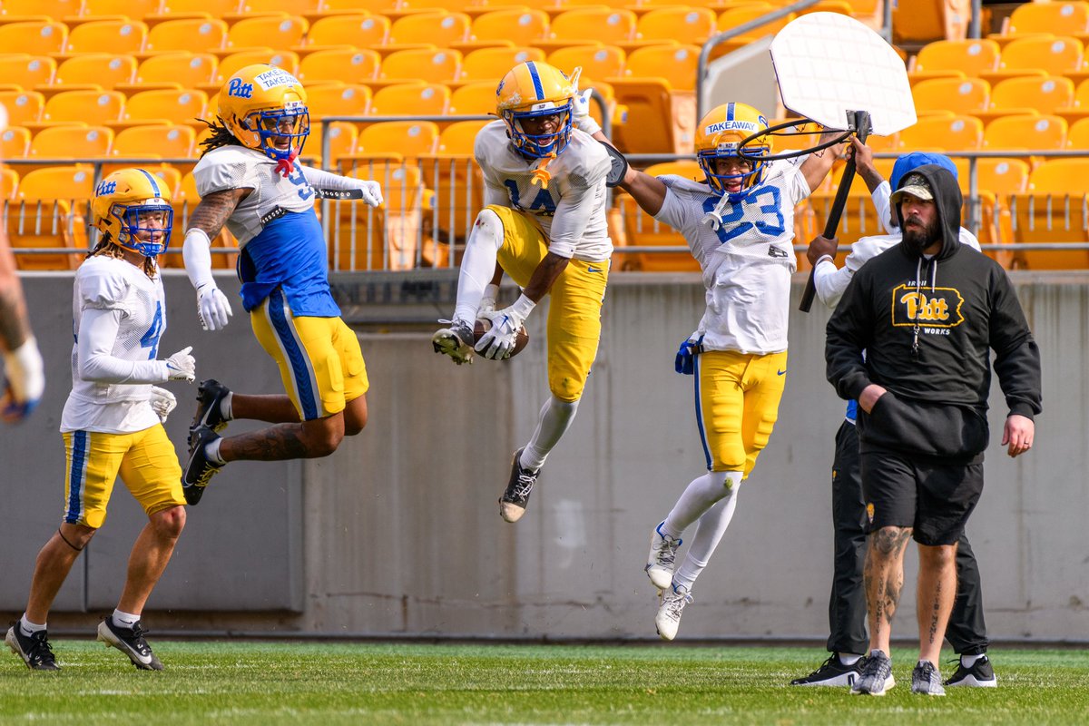 Scrimmage Views 👀 TAKE DAT BALL!

#HOUNDZ #H2P