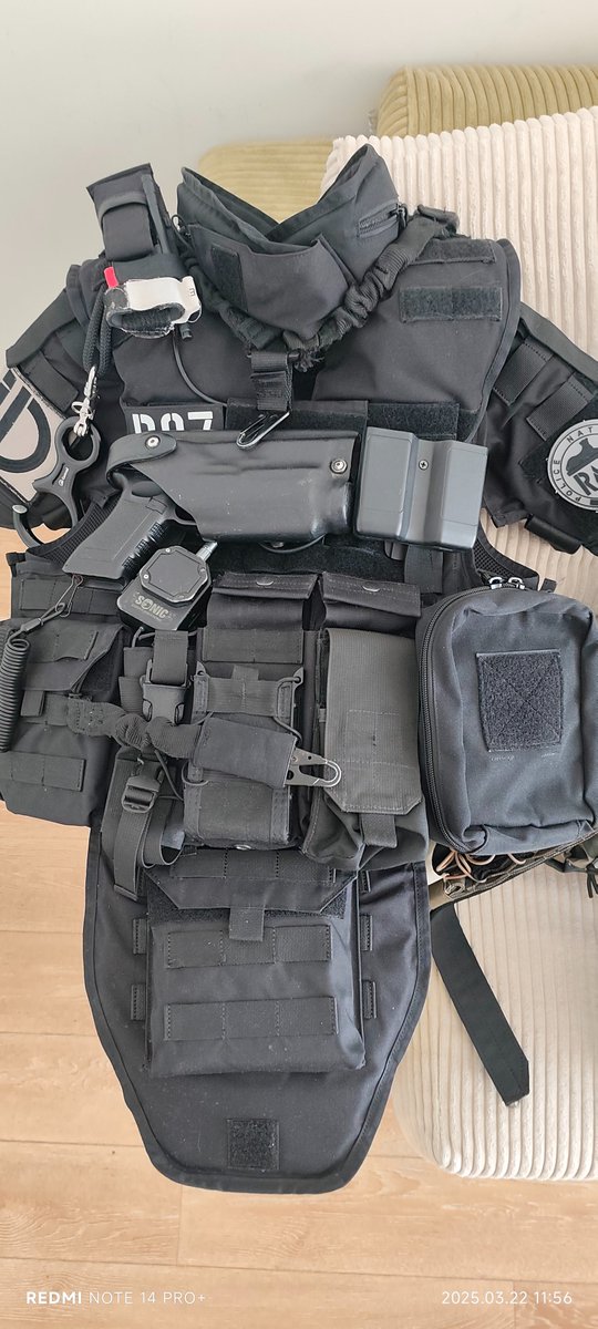 obzm5's tweet photo. There are not many things to play, and it is not a boutique. But it's one step closer to collecting the French police unit. https://t.co/8FS5vGdVLw