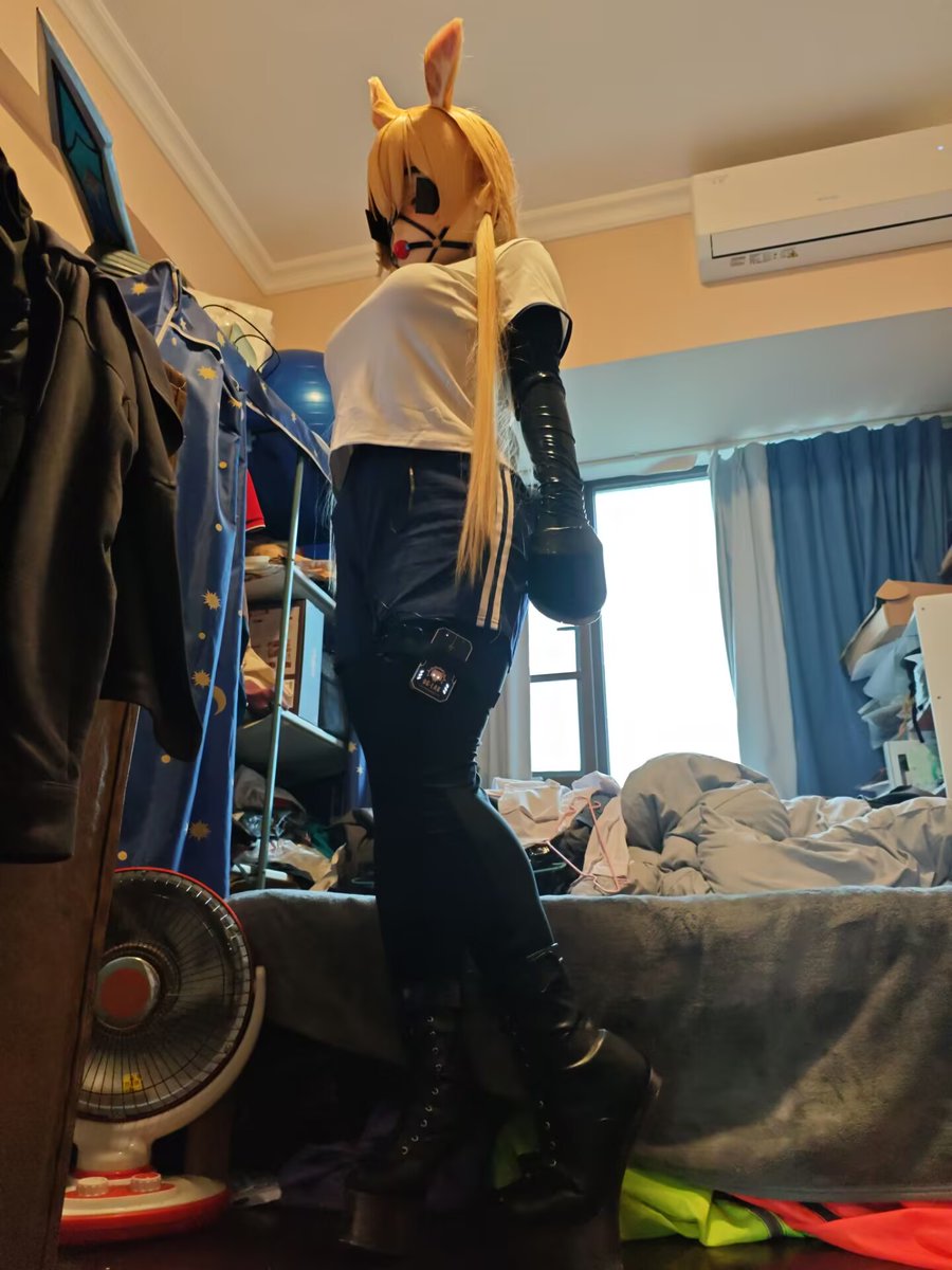 训练服？那就进行小马训练吧

#kigurumi 
#ponygirl