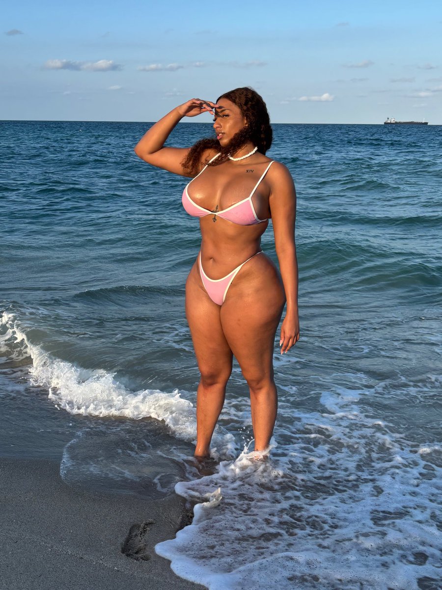 Angelf28296's tweet image. What I’m looking at