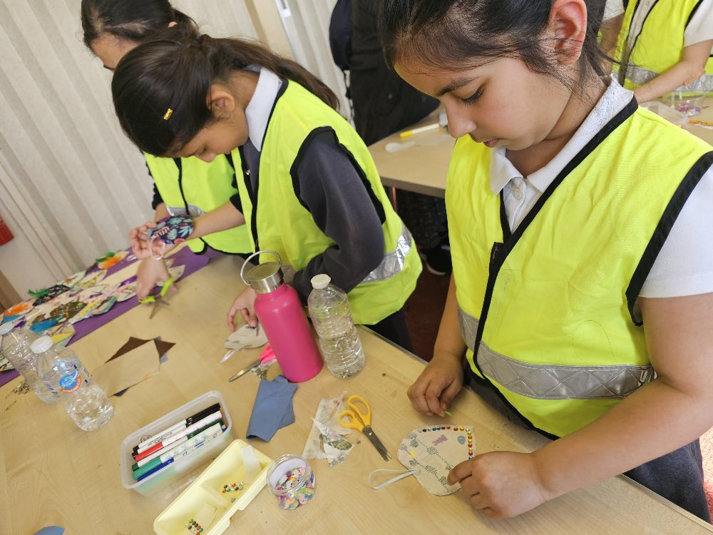 NelsonPriSchool's tweet photo. Year 4 visited Manor Park Christian Centre this week to learn about the festival of Easter. They made banners, their own garden of Gethsemane and stained glass windows. https://t.co/bzvy0lPKX3