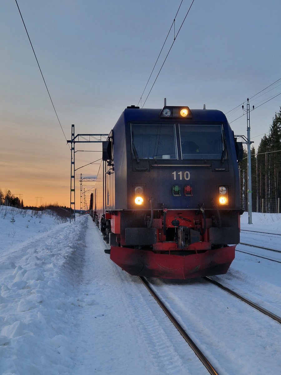 Har litegrann tappat glädjen med Twitter känner jag. Däremot känner jag glädje över att dagarna gryr tidigare och tidigare för varje dag som går. 🙏❤️ De nattliga körningarna blir genast mycket lättare. 🥳