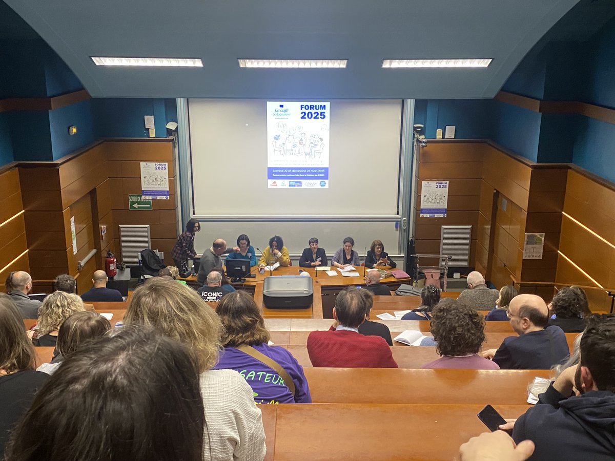 BernadatPeggy's tweet photo. Un immense honneur et une joie infinie de présenter au Forum des Professeurs Innovants organisé par le Café Pédagogique au Conservatoire National des Arts et Métiers de Paris, le projet « Mémoires de Femmes ». Un temps d’échanges et de rencontres inspirantes incroyable ! https://t.co/MVCzaziJXT
