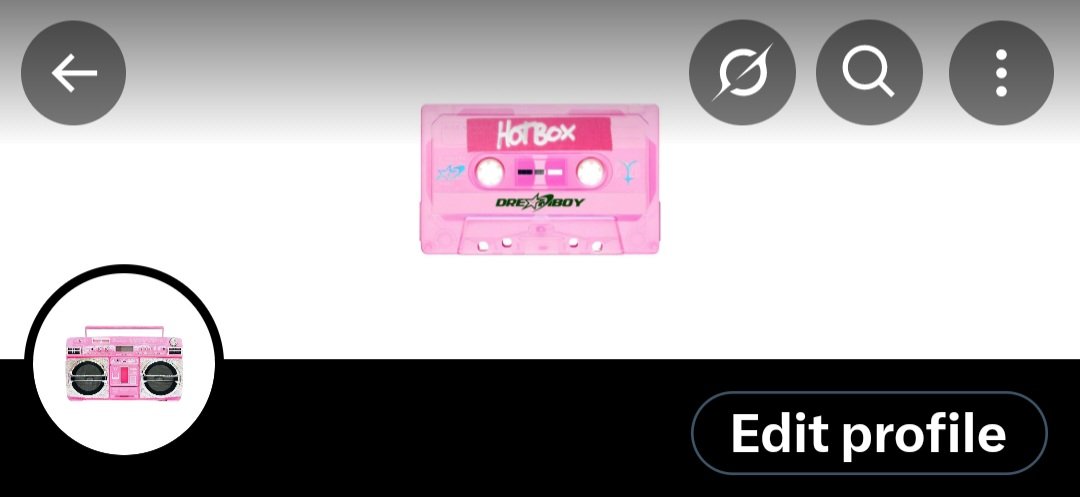 I FINALLY CHANGE THE LAYOUT (too late i know) 

btw i didnt thank u for the 800 followers so... thank u very much im happy that even with my inactivity u like the content <3