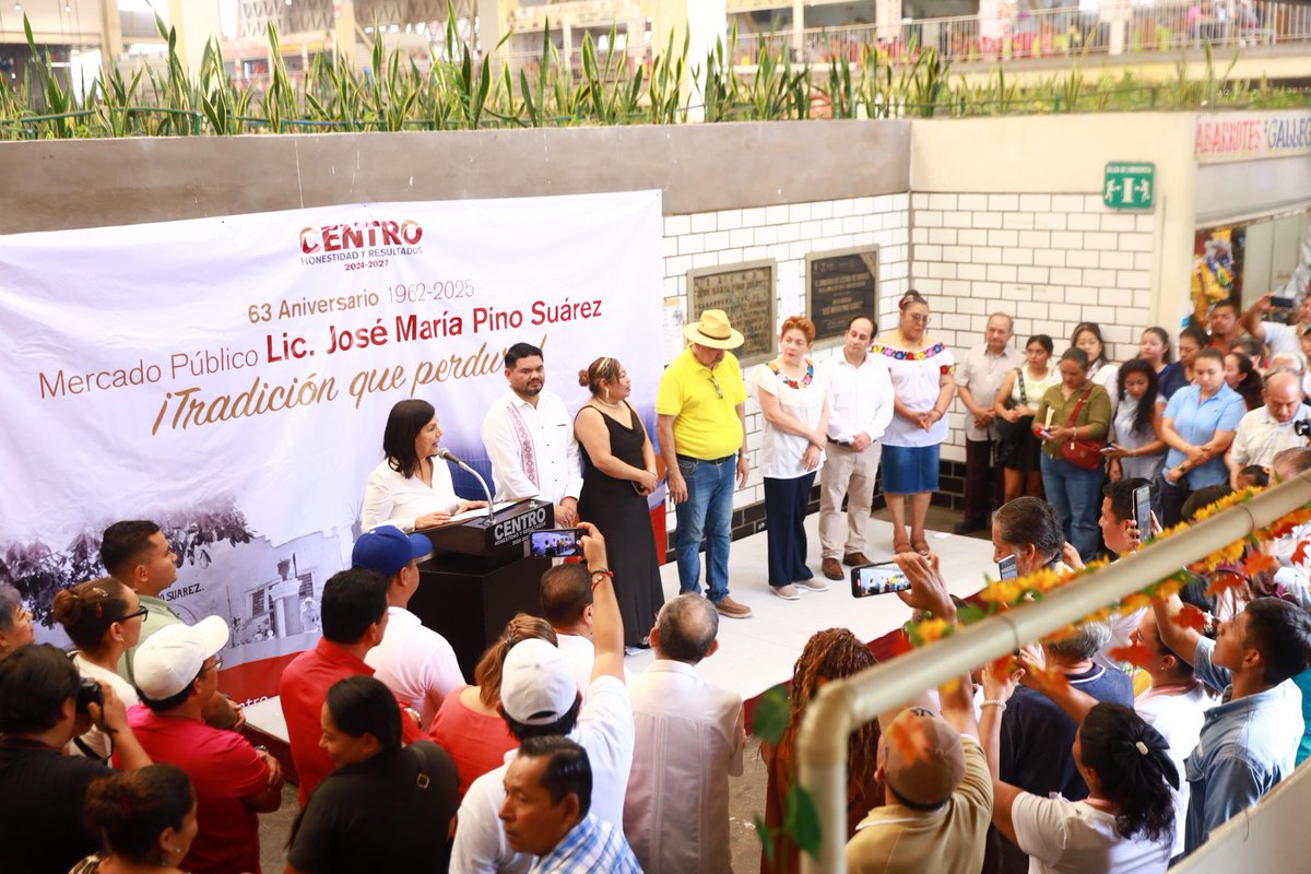 YolandaOsunaH's tweet photo. Me dio mucho gusto compartir con locatarios y clientes la celebración del 63° aniversario del Mercado Público José María Pino Suárez, un emblema de cultura, tradición y orgullo para Villahermosa. Como siempre, reafirmamos nuestro compromiso de seguir impulsando su mejora y conservación para que continúe siendo un lugar de encuentro y referente de prosperidad para todos. ¡Felicidades!