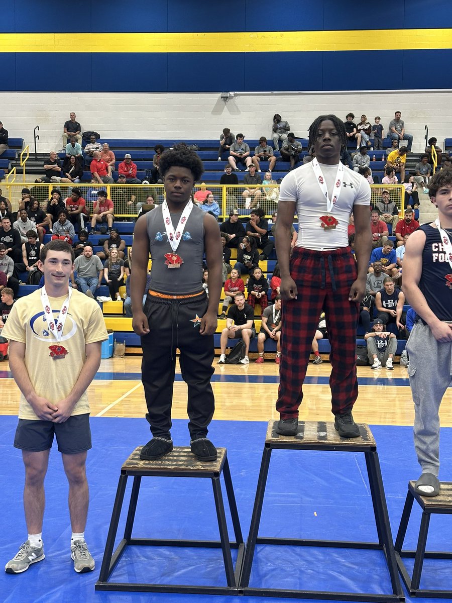 DylanMckey7's tweet image. 220 on bench today 410 squat and 9 feet 8 inches with broad jump came in 3rd. But my school won STATE best in the sc. It's all God❤️