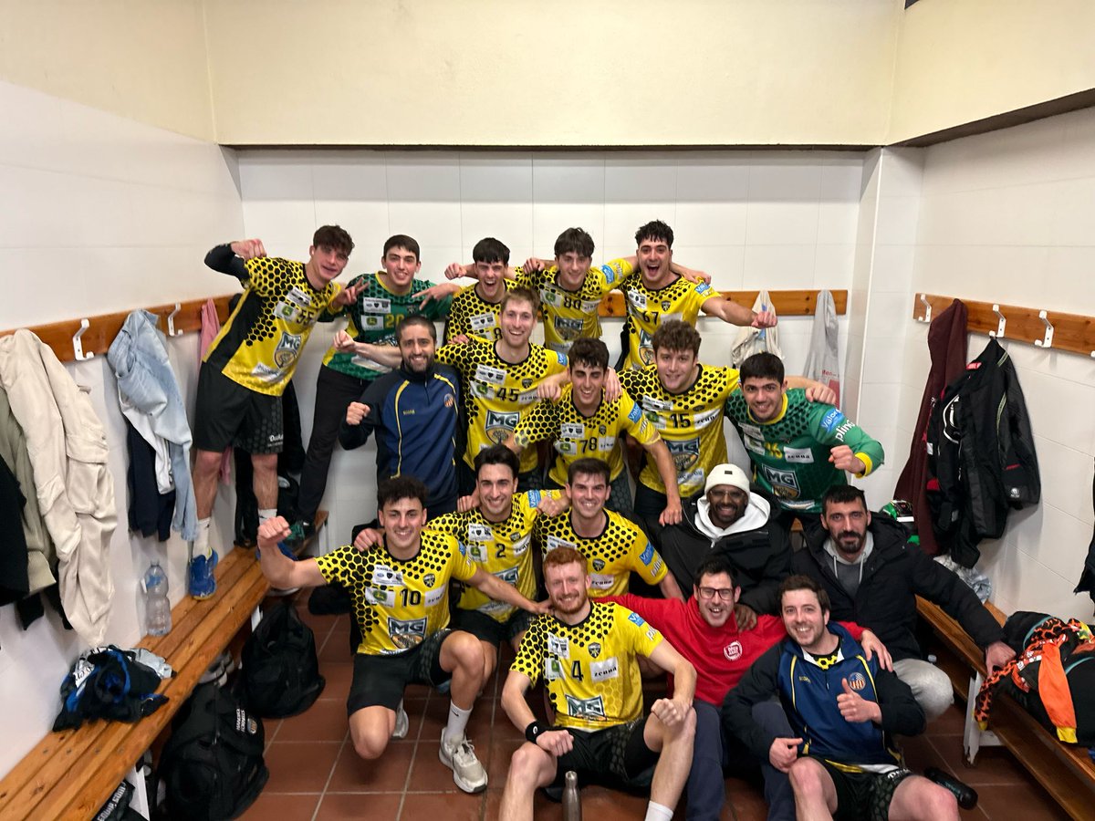 HandbolFornells's tweet photo. VICTÒRIAAAAAA!!!
El Sènior A guanya 30-26 al @CASHandbol.
Partidàs!!! 💪💛

#SomhiFornells https://t.co/nlzjMRXJe7