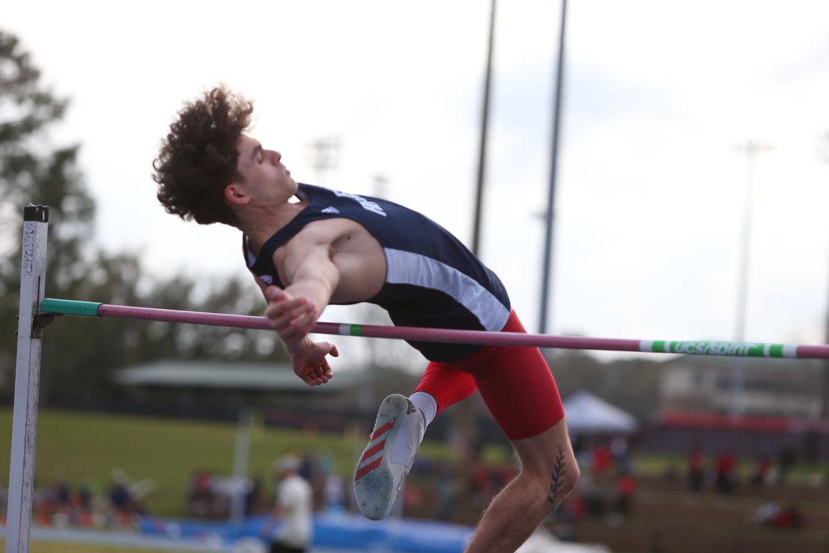 Take flight ✈️

Kosta Zografos clears 2.05 meters to earn second place in the high jump ‼️

#OurCity